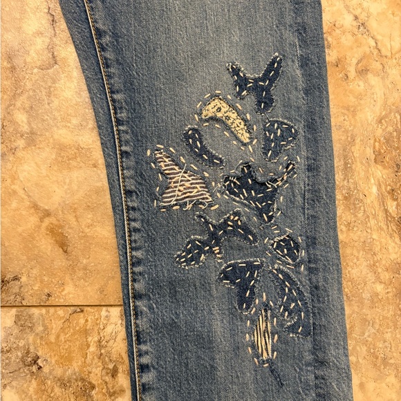 NWOT Anthropologie Pilcro Embroidered Patchwork
Floral Slim Boyfriend Jeans 28 - Picture 7 of 16
